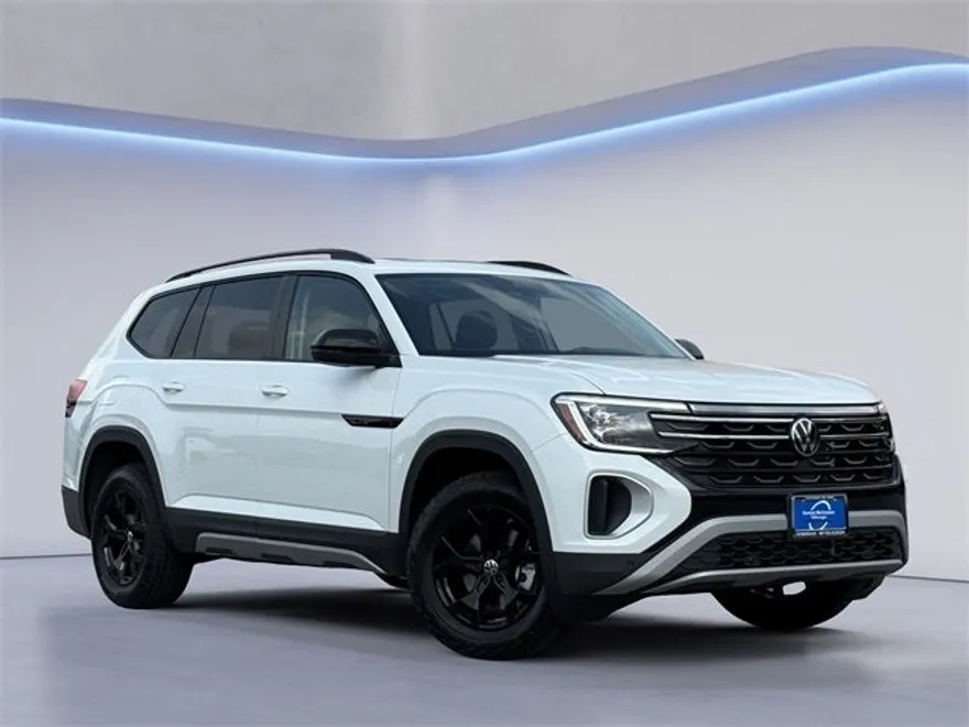 2025 Volkswagen Atlas Peak Edition SE photo 1