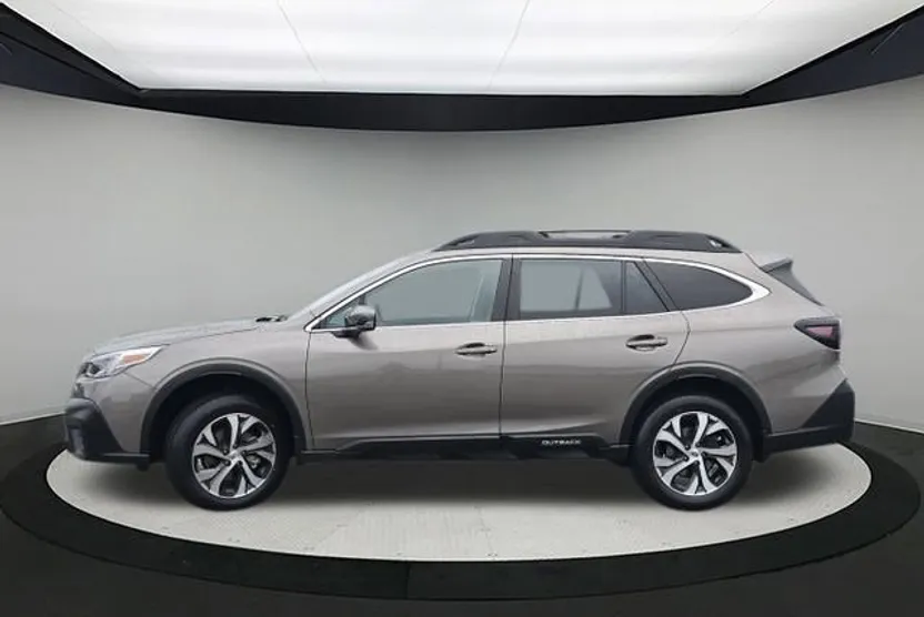 2022 Subaru Outback Limited XT photo 1