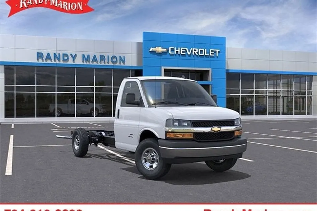 2025 Chevrolet Express Cutaway 3500 photo 1