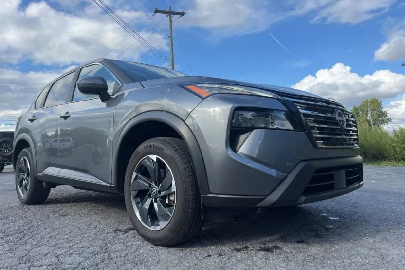 2024 Nissan Rogue SV photo 1