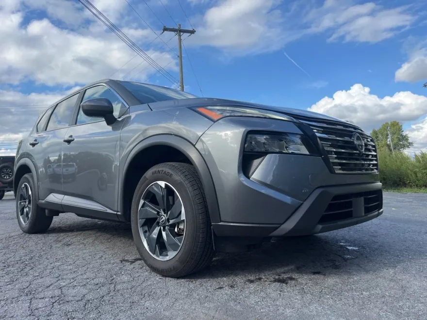 2024 Nissan Rogue SV photo 1