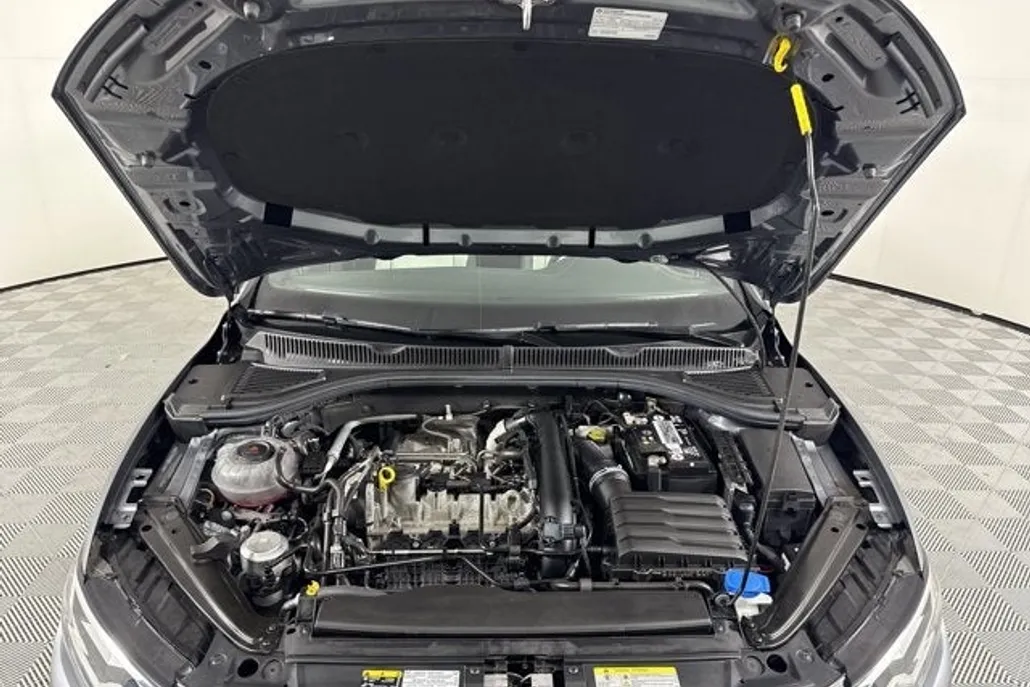 2021 Volkswagen Jetta R-Line photo 1