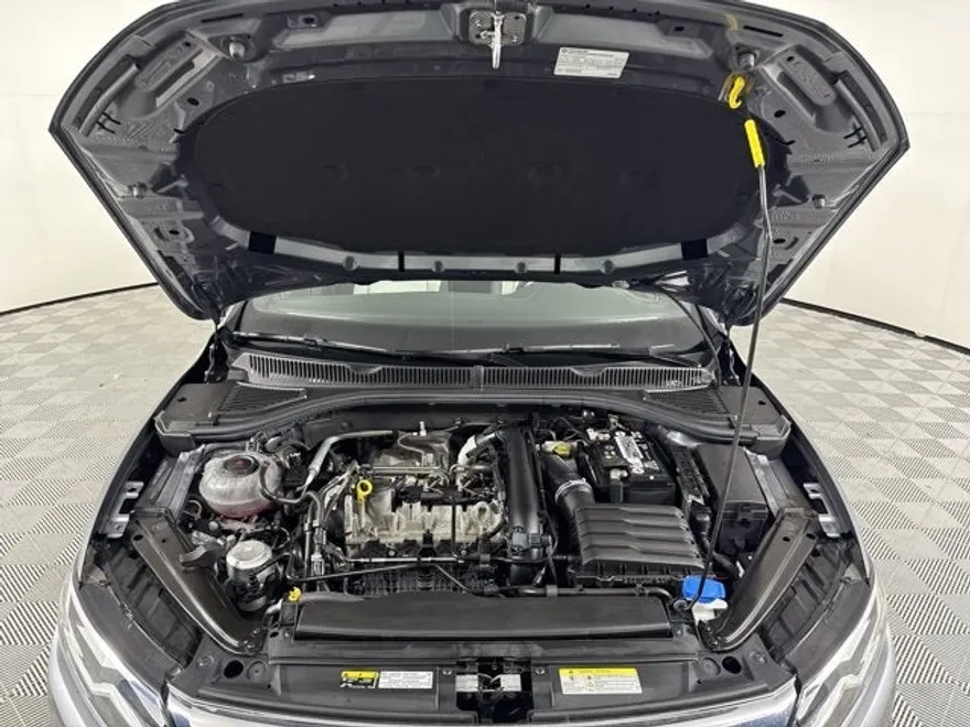 2021 Volkswagen Jetta R-Line photo 1