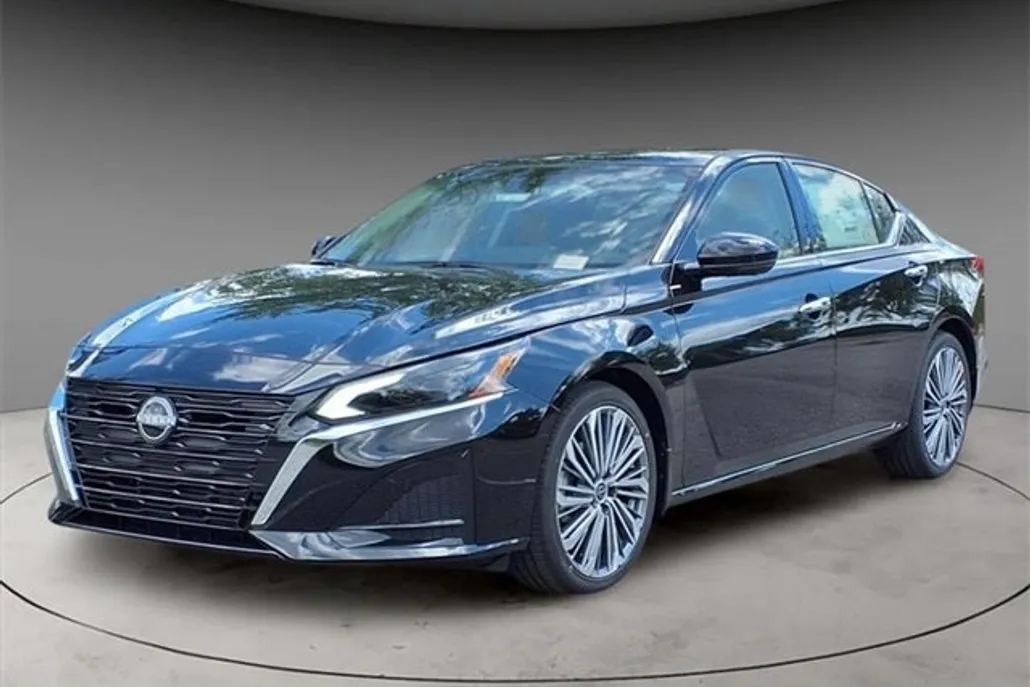 2025 Nissan Altima 2.5 SL photo 1