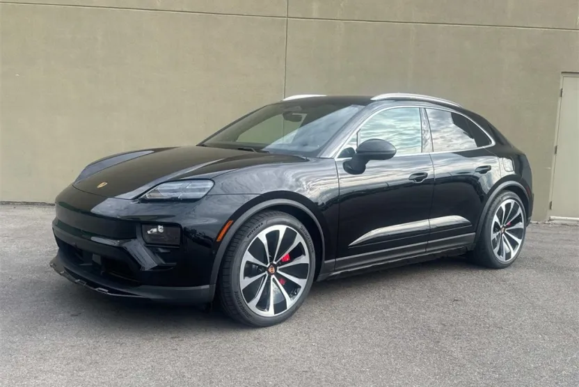 2025 Porsche Macan Electric photo 1