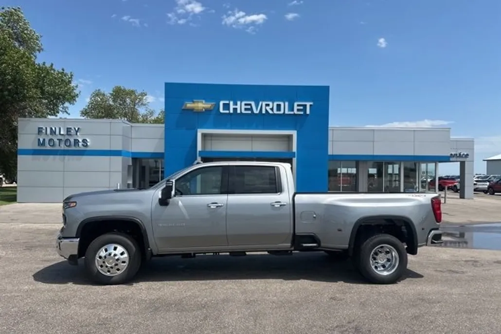 2025 Chevrolet Silverado 3500HD LTZ photo 1