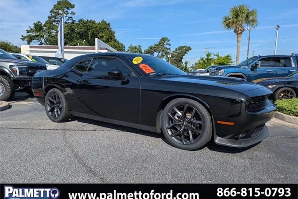 2022 Dodge Challenger GT photo 1