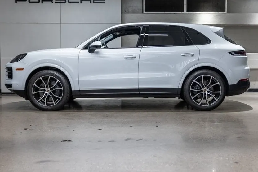 2025 Porsche Cayenne photo 1