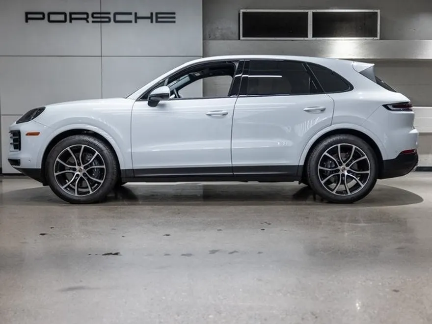 2025 Porsche Cayenne photo 1