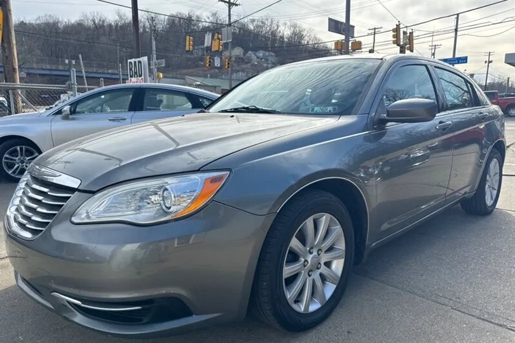 2012 Chrysler 200 Touring photo 1