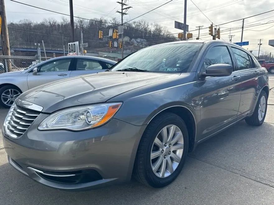 2012 Chrysler 200 Touring photo 1