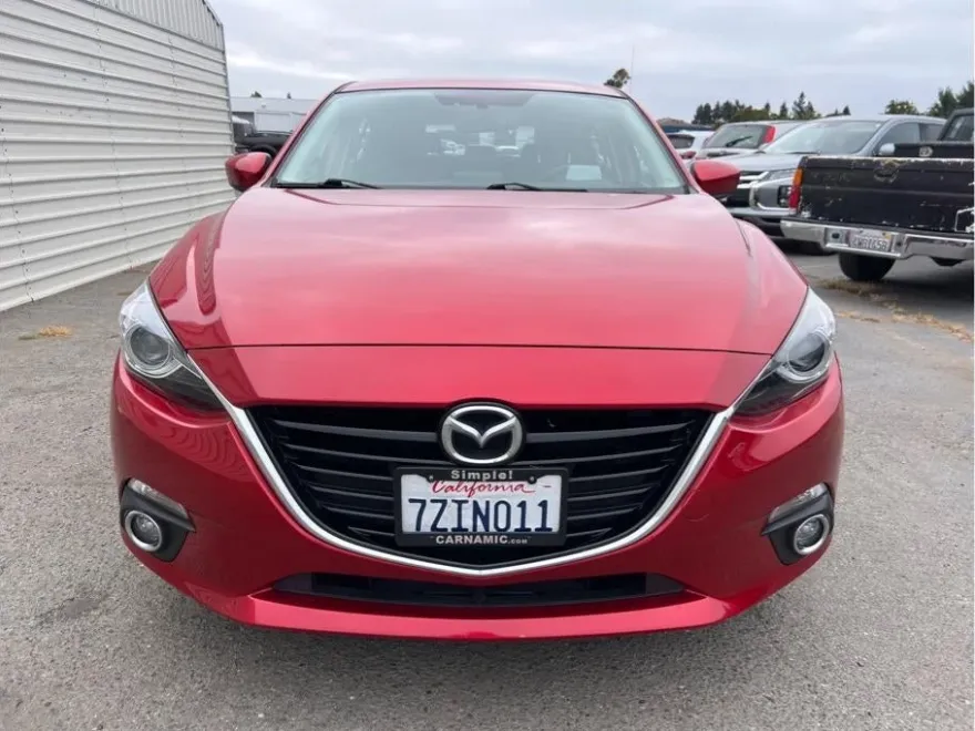 2015 Mazda Mazda3 s Grand Touring Hatchback photo 2
