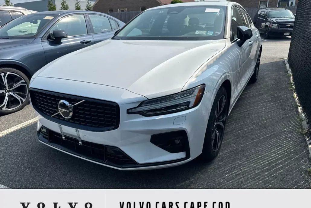 2025 Volvo S60 B5 Core photo 1