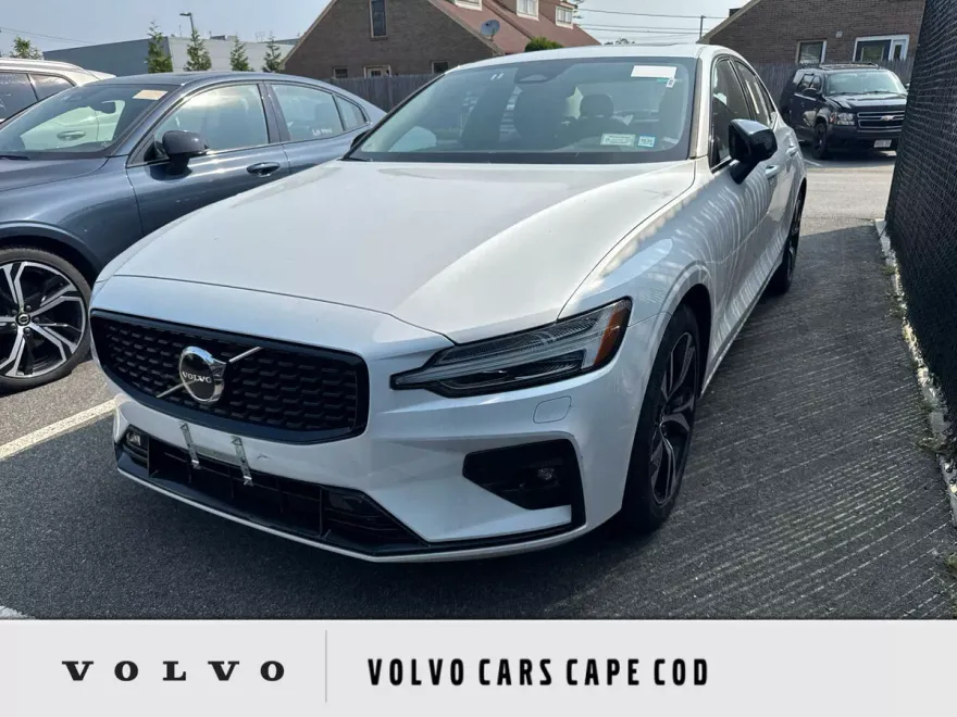 2025 Volvo S60 B5 Core photo 1