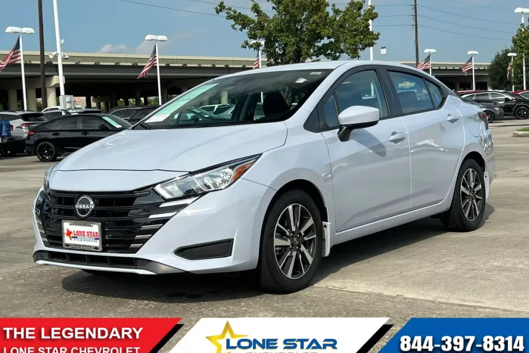 2024 Nissan Versa SV photo 1