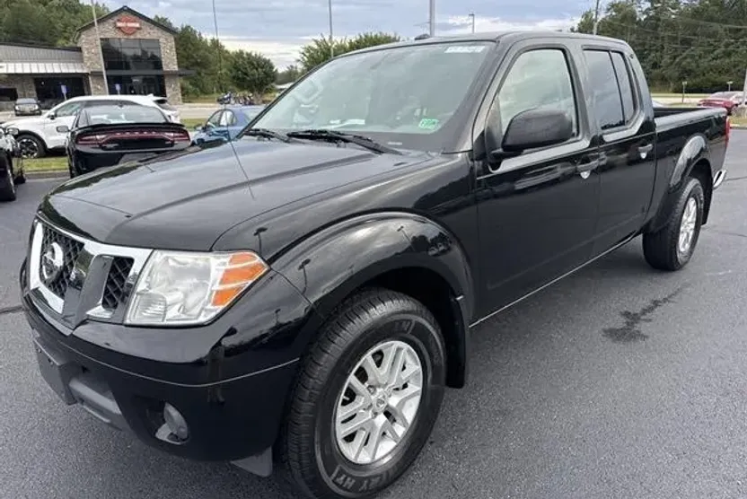 2017 Nissan Frontier SV photo 1
