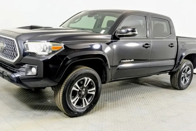 2018 Toyota Tacoma SR5 TRD Sport photo 1