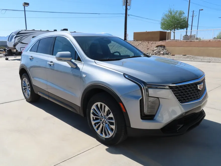 2024 Cadillac XT4 Premium Luxury photo 1