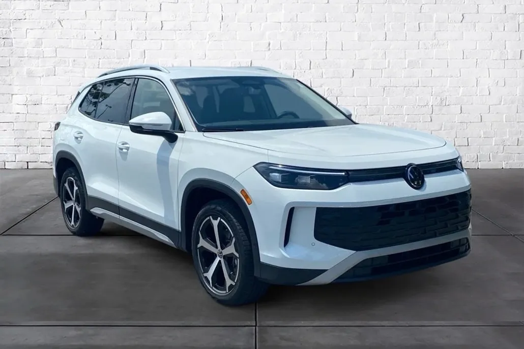 2025 Volkswagen Tiguan SE photo 1