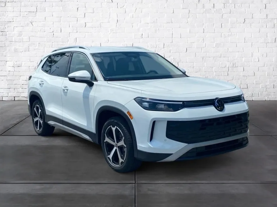 2025 Volkswagen Tiguan SE photo 1