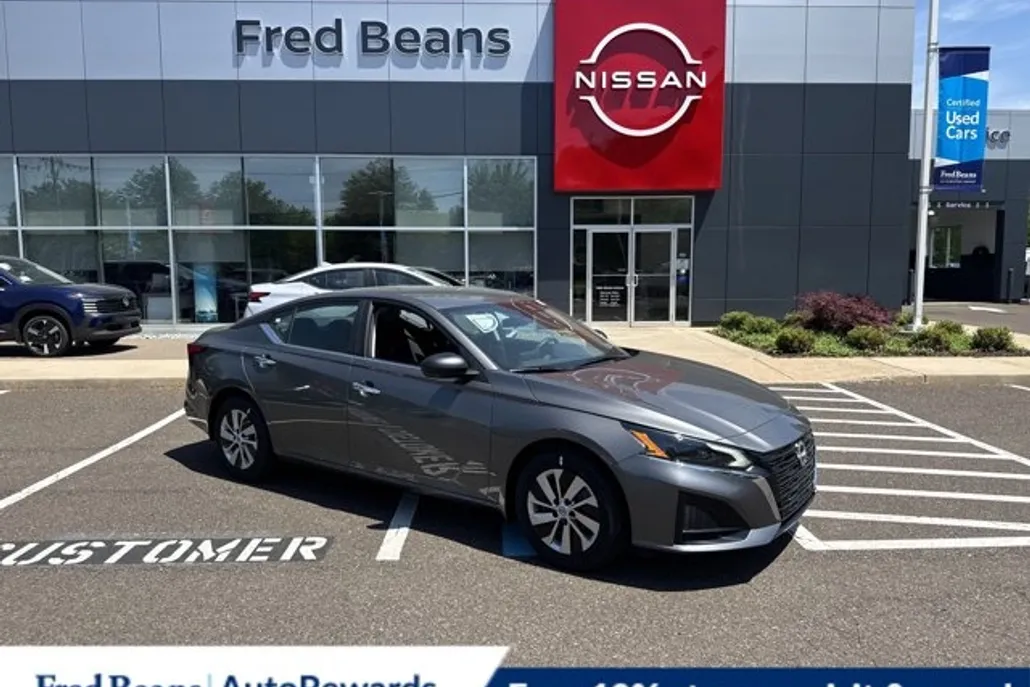 2025 Nissan Altima S photo 1