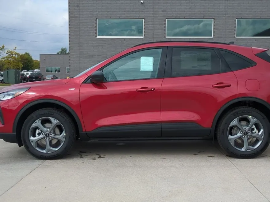 2025 Ford Escape ST-Line photo 1