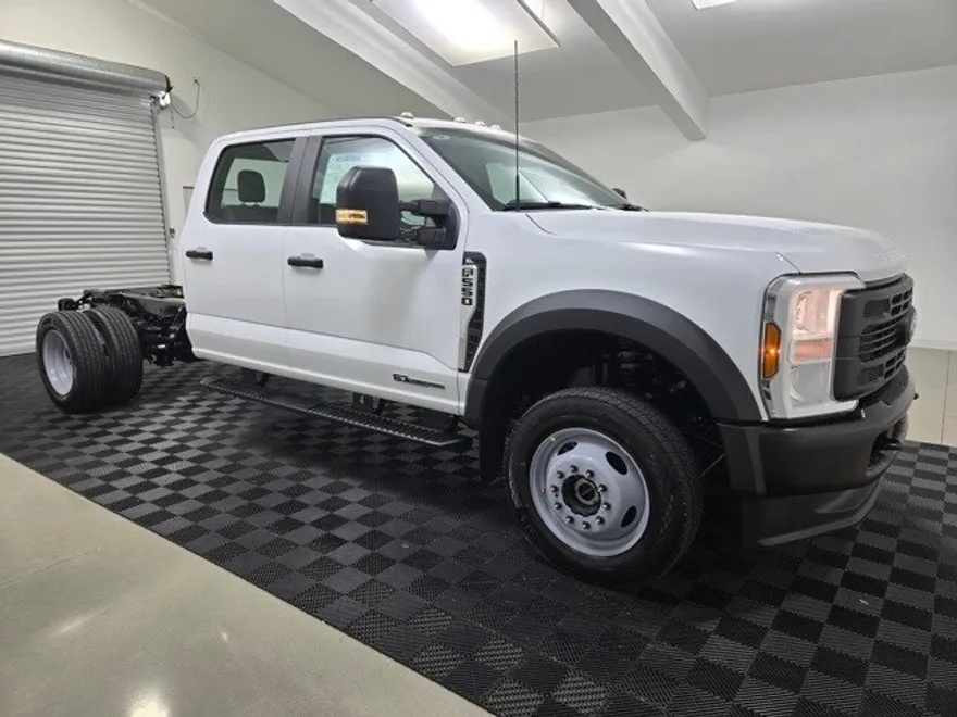 2025 Ford F-550 photo 1