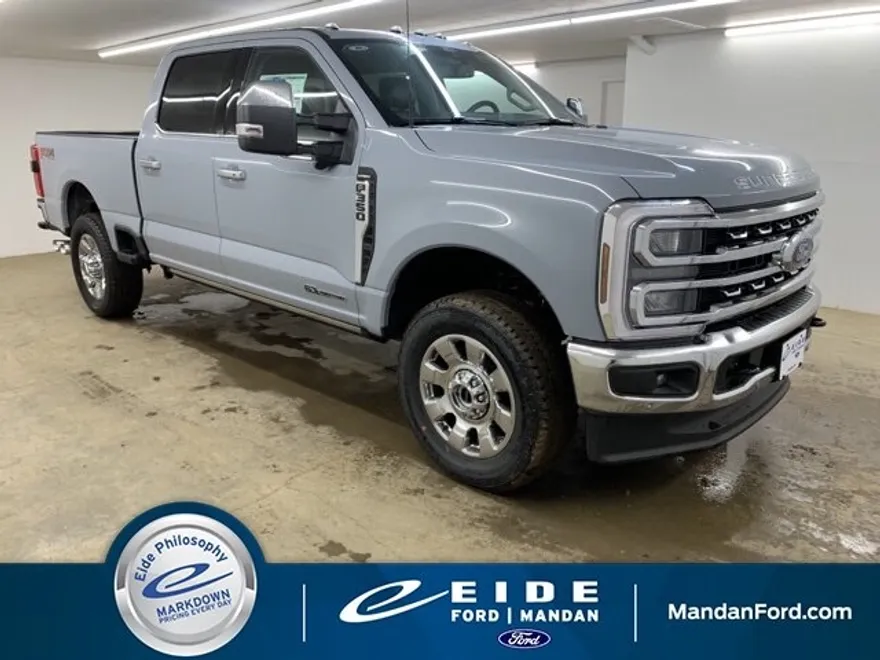 2025 Ford F-350 Lariat photo 1