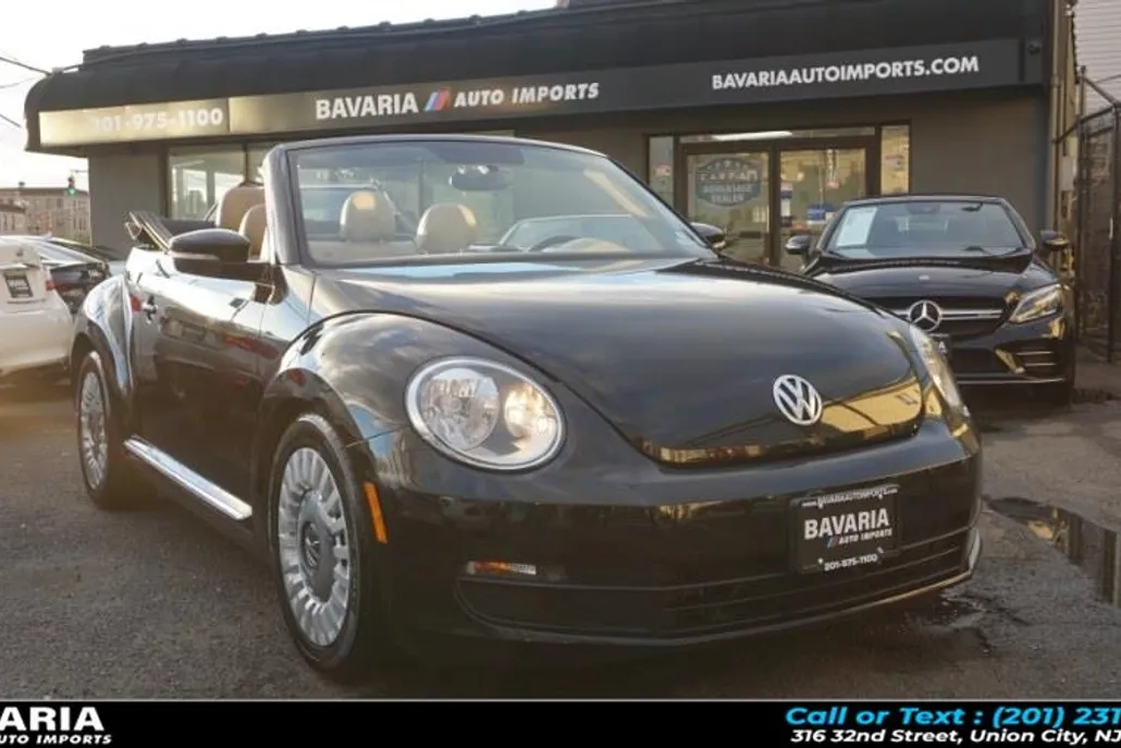 2013 Volkswagen Beetle Convertible 2.5L photo 1