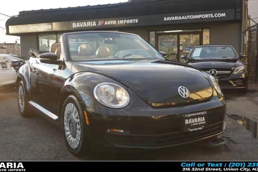 2013 Volkswagen Beetle Convertible 2.5L photo 1