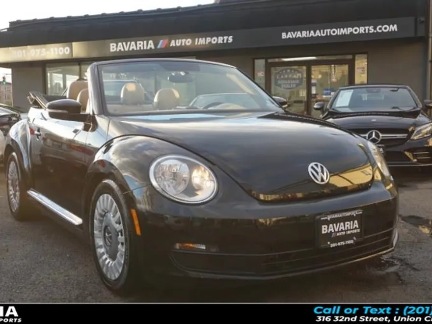 2013 Volkswagen Beetle Convertible 2.5L photo 1