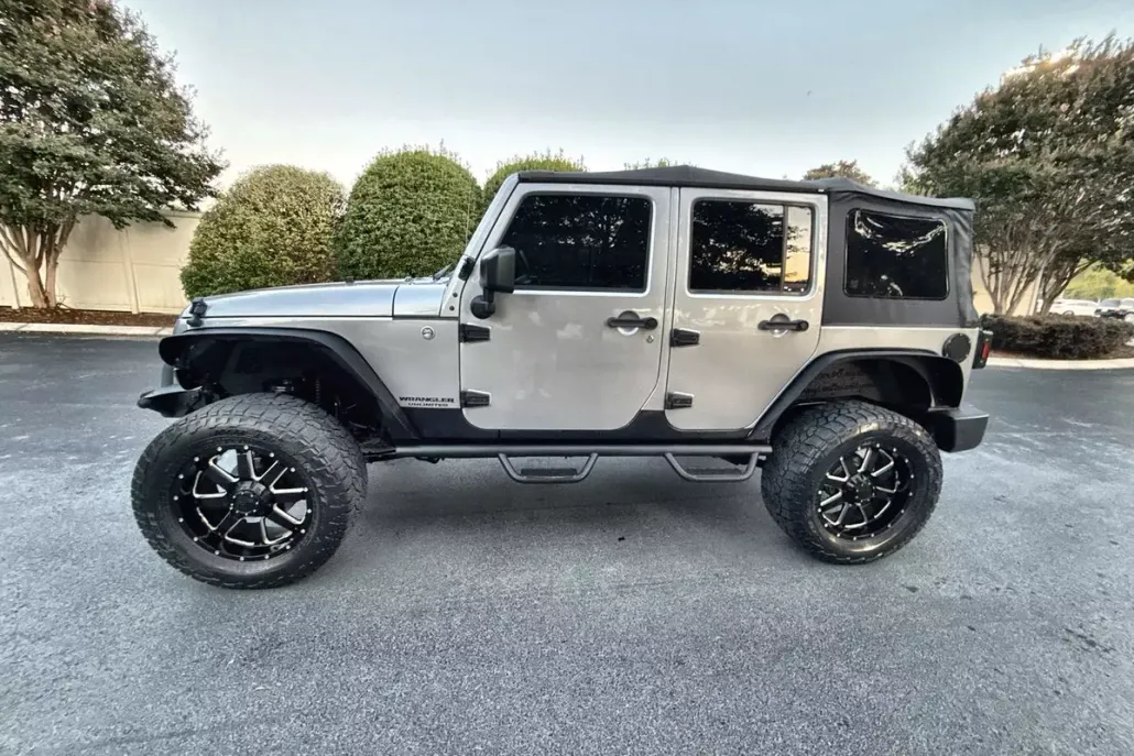 2015 Jeep Wrangler Unlimited Sahara photo 1
