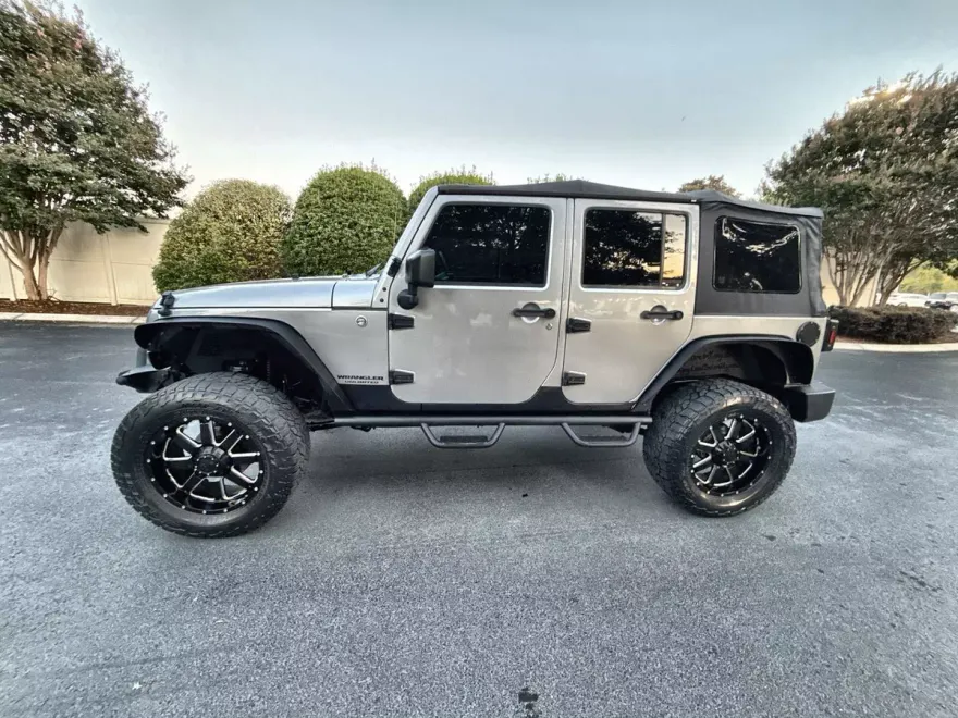 2015 Jeep Wrangler Unlimited Sahara photo 1