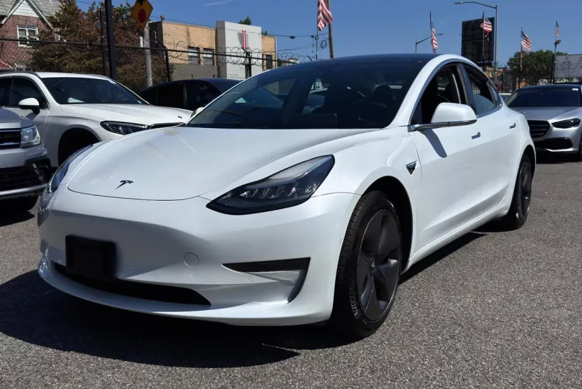 2018 Tesla Model 3 Long Range photo 1