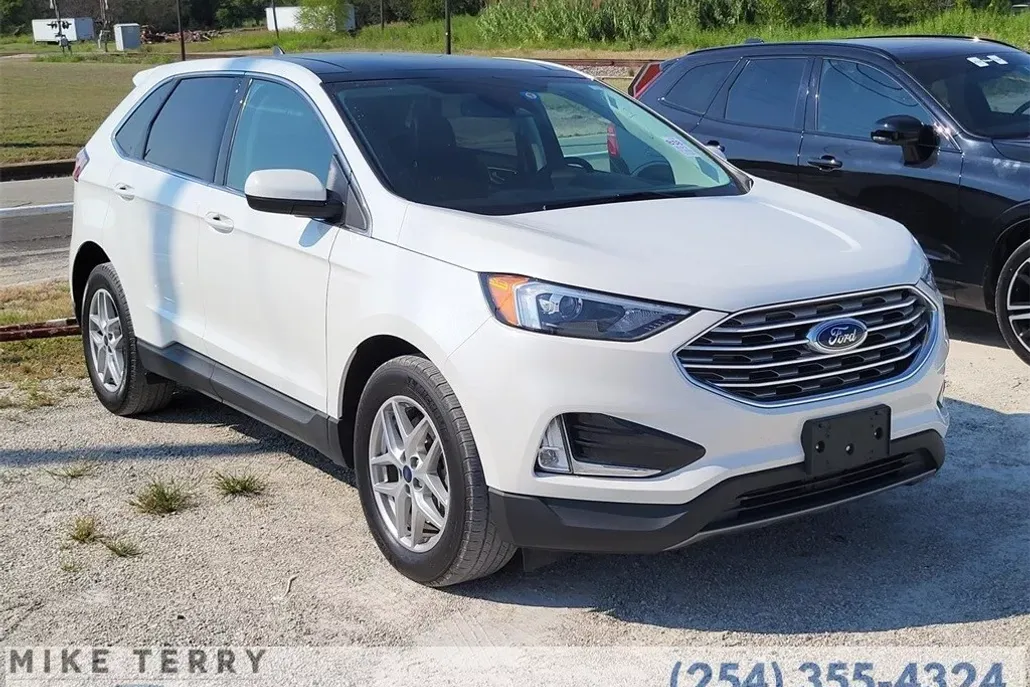 2022 Ford Edge SEL photo 1