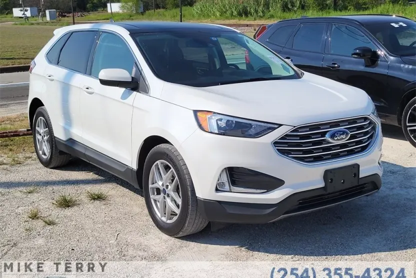 2022 Ford Edge SEL photo 1