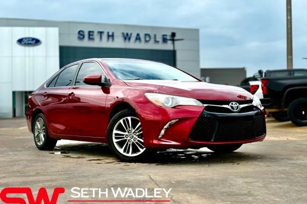 2017 Toyota Camry SE photo 1