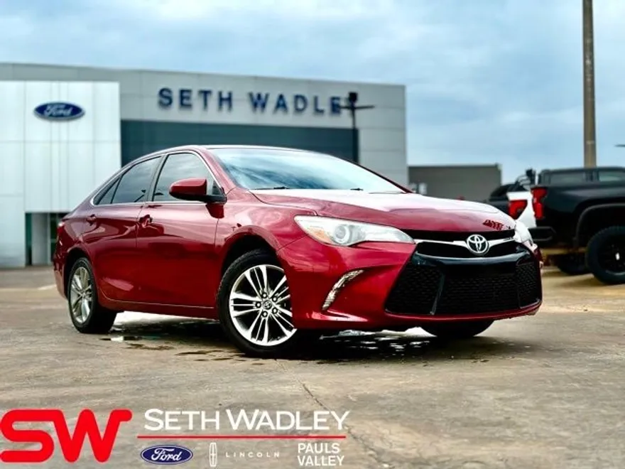 2017 Toyota Camry SE photo 1