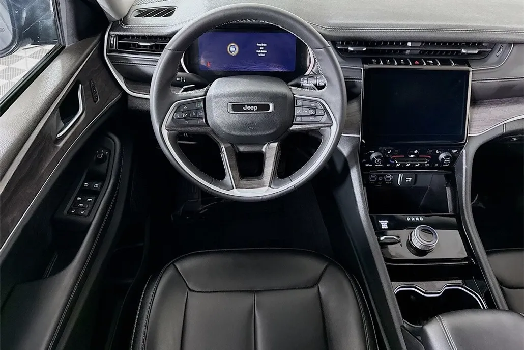 2023 Jeep Grand Cherokee Limited photo 1