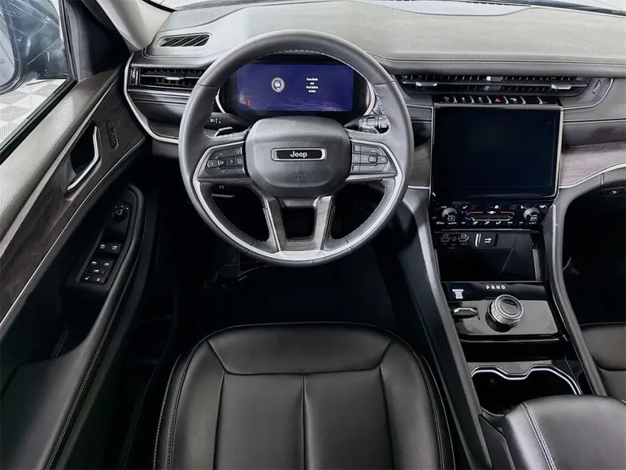 2023 Jeep Grand Cherokee Limited photo 1