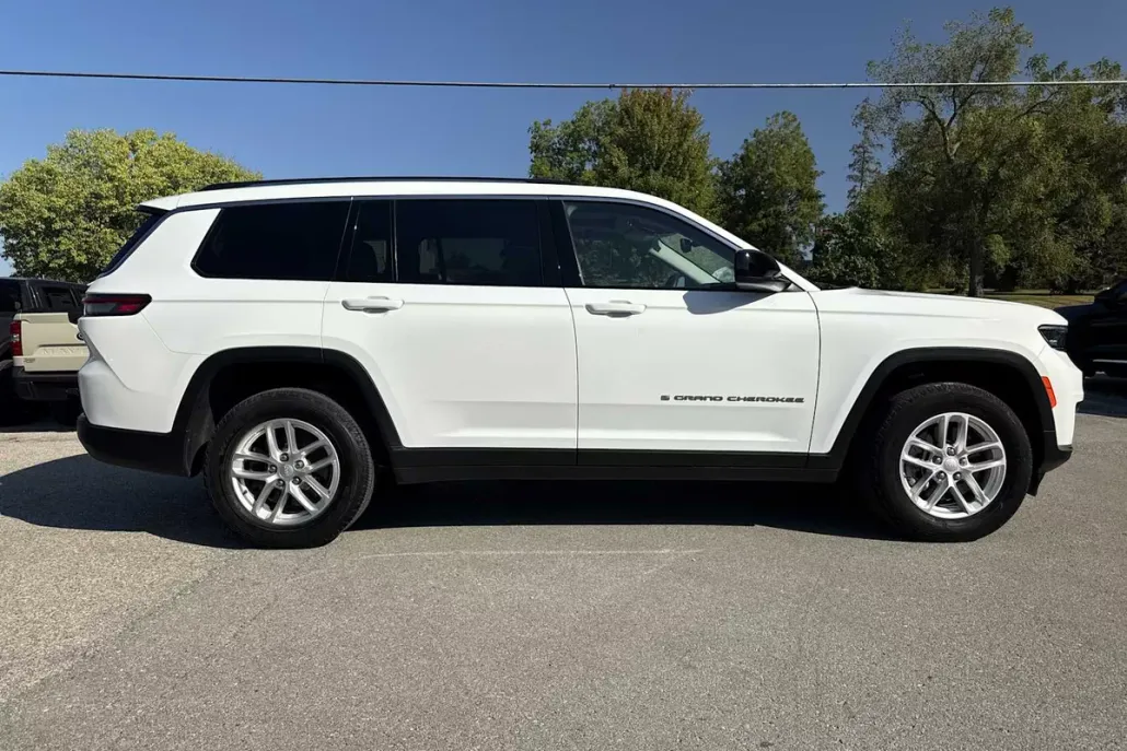 2022 Jeep Grand Cherokee Laredo photo 1