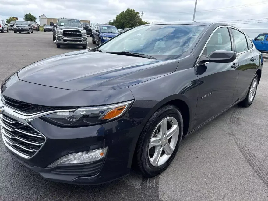 2023 Chevrolet Malibu 1LT photo 1