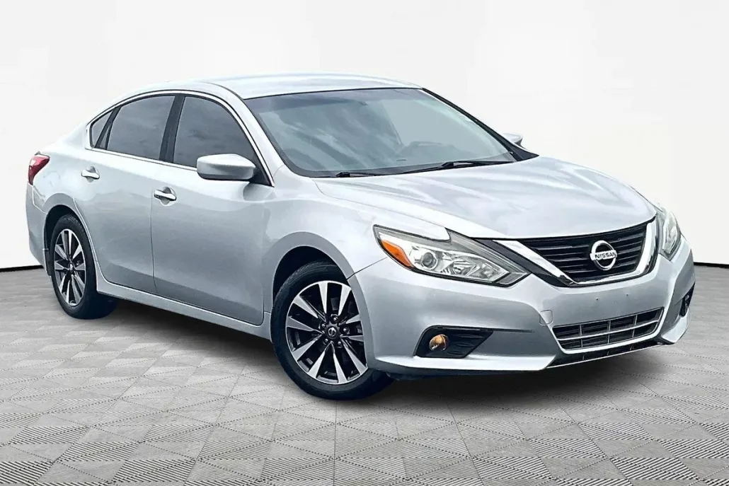 2017 Nissan Altima 2.5 SV photo 1