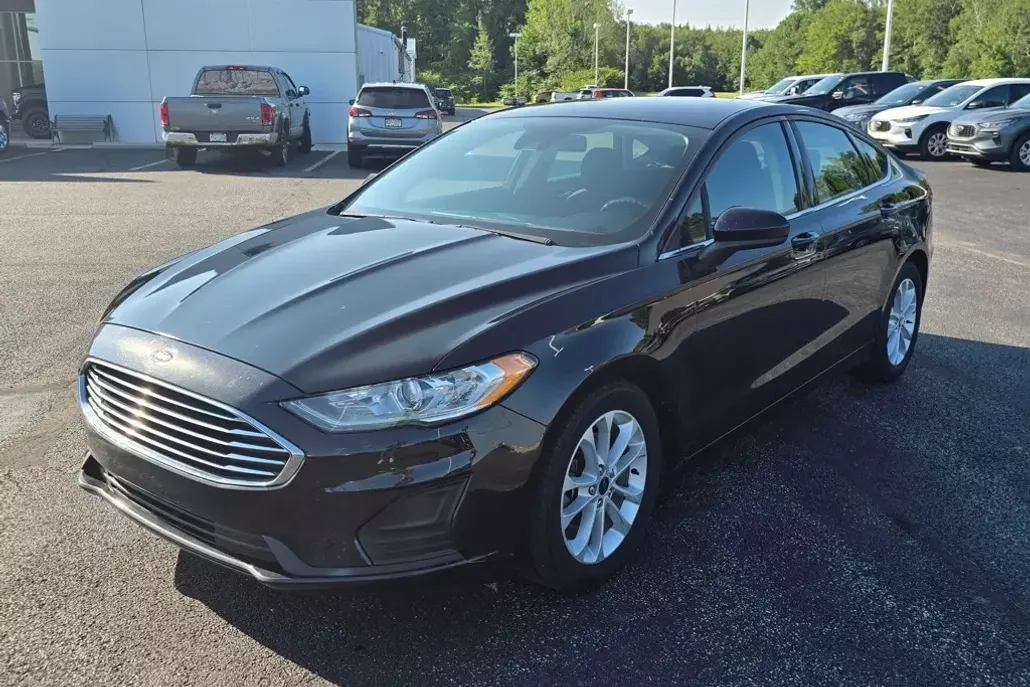 2020 Ford Fusion SE photo 1