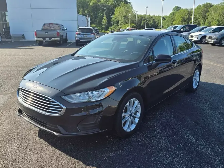 2020 Ford Fusion SE photo 1