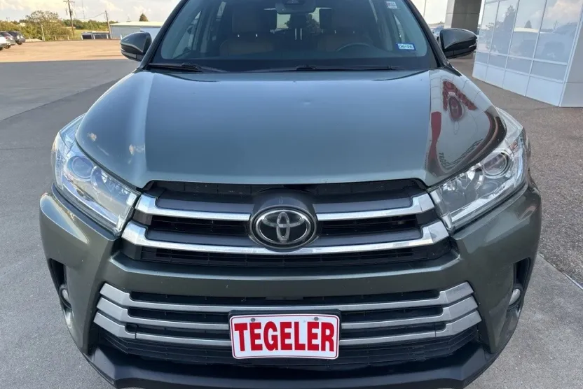 2018 Toyota Highlander Limited photo 1