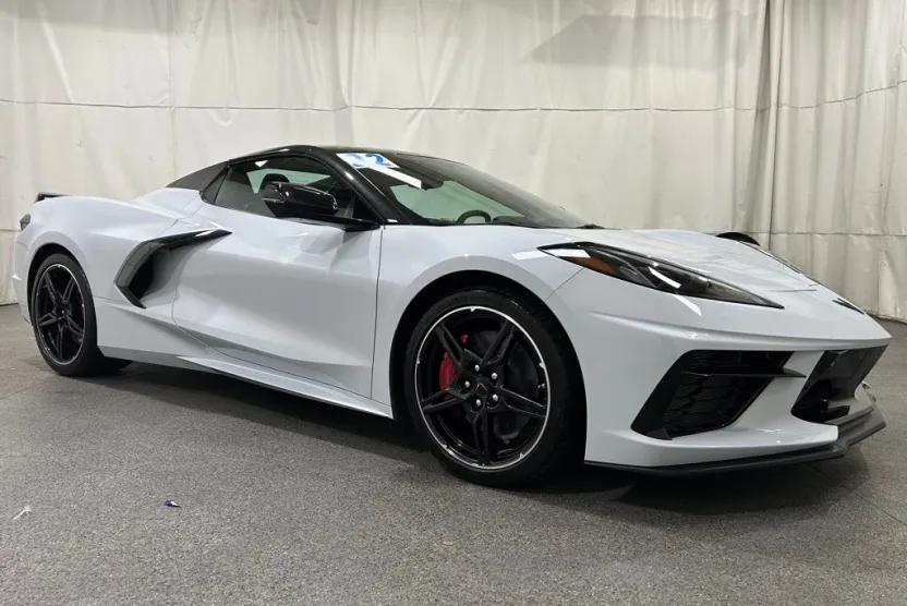 2022 Chevrolet Corvette Stingray 2LT Convertible photo 1