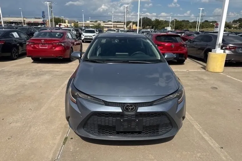 2022 Toyota Corolla LE photo 1