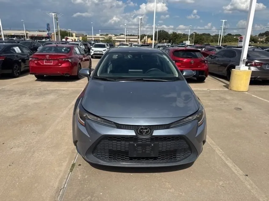 2022 Toyota Corolla LE photo 1