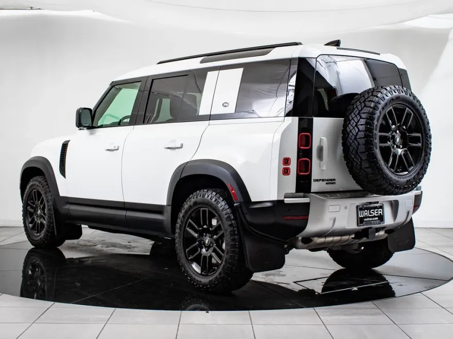 2020 Land Rover Defender 110 HSE photo 1